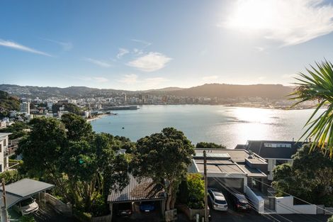 Photo of property in 37 The Crescent, Roseneath, Wellington, 6011