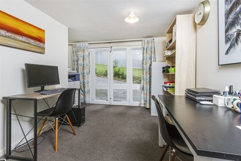 Photo of property in 2/253 Wairau Road, Totara Vale, Auckland, 0627