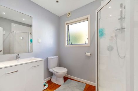 Photo of property in 19 Stallard Place, Glen Eden, Auckland, 0602