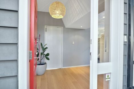 Photo of property in 118 Bleakhouse Road, Mellons Bay, Auckland, 2014