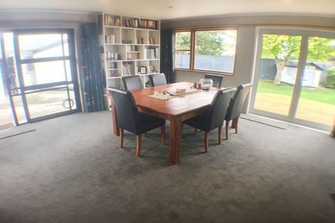 Photo of property in 5 Jones Place, Highbury, Palmerston North, 4412