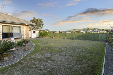 Photo of property in 34 Mcleod Place, Papamoa Beach, Papamoa, 3118