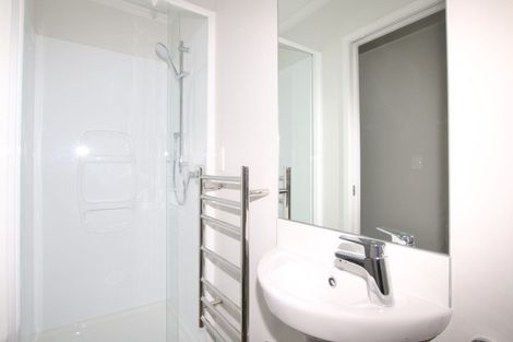 Photo of property in 6/5 Peachgrove Road, Te Atatu Peninsula, Auckland, 0610