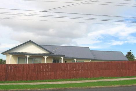 Photo of property in 2 Lasque Place, Glen Eden, Auckland, 0602