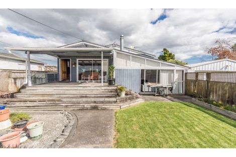Photo of property in 7 Clayburn Road, Glen Eden, Auckland, 0602
