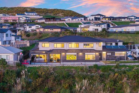 Photo of property in 10 Omaka Place, Aotea, Porirua, 5024