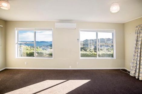 Photo of property in 5 Peach Tree Grove, Maungaraki, Lower Hutt, 5010