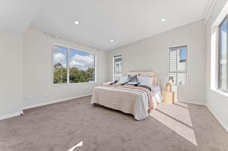 Photo of property in 25 Para Close, Fairview Heights, Auckland, 0632