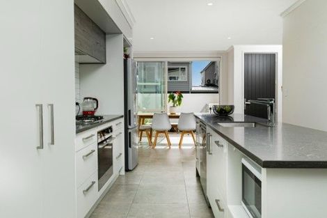 Photo of property in 17 Sanremo Lane, Stanmore Bay, Whangaparaoa, 0932