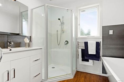 Photo of property in 22 Trojan Crescent, New Lynn, Auckland, 0600