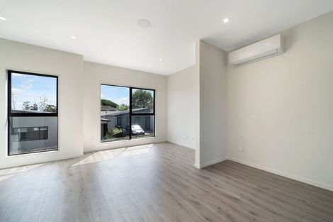 Photo of property in 5/107 Hobsonville Road, West Harbour, Auckland, 0618
