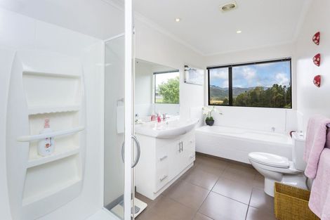 Photo of property in 12 Sylvan Way, Silverstream, Upper Hutt, 5019