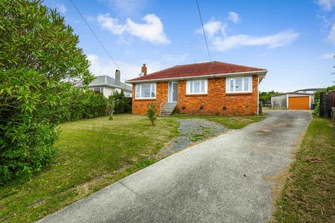 Photo of property in 18 Vodanovich Road, Te Atatu South, Auckland, 0610