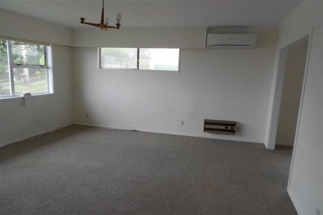 Photo of property in 12 Griffiths Grove, Newlands, Wellington, 6037