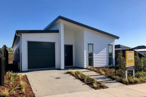 Photo of property in 36 Lumbarda Drive, Kumeu, 0810