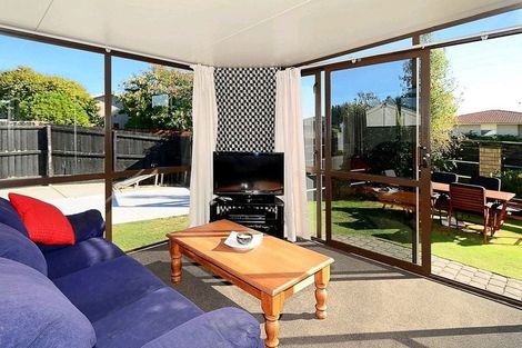 Photo of property in 11 Beeston Place, Redwood, Christchurch, 8051