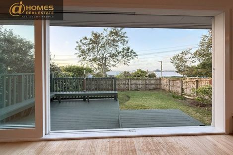 Photo of property in 14 Riverview Road, New Lynn, Auckland, 0600