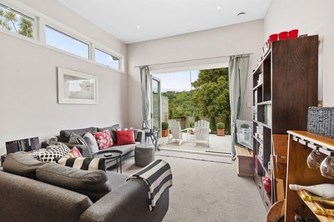 Photo of property in 23 Moana Road, Kelburn, Wellington, 6012
