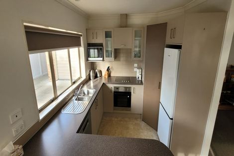 Photo of property in 15 Balmerino Grove, Waikanae, 5036