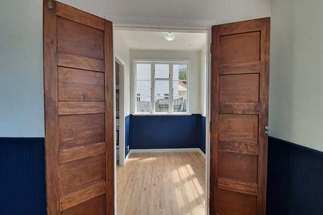 Photo of property in 106 Moorefield Road, Johnsonville, Wellington, 6037