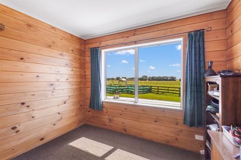 Photo of property in 957 Pukearuhe Road, Waiiti, Urenui, 4377