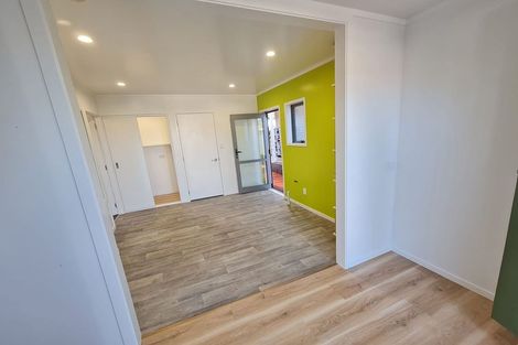 Photo of property in 5 Foyle Place, Glendene, Auckland, 0602