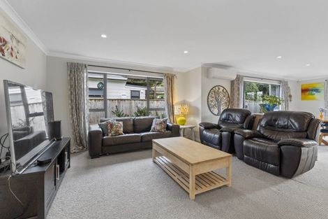 Photo of property in 37b Tiromoana Road, Raumati South, Paraparaumu, 5032