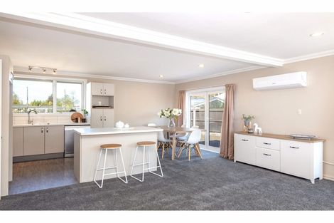 Photo of property in 16 Saunders Place, Redwood, Christchurch, 8051