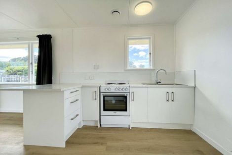 Photo of property in 4 Simons Street, Moturoa, New Plymouth, 4310