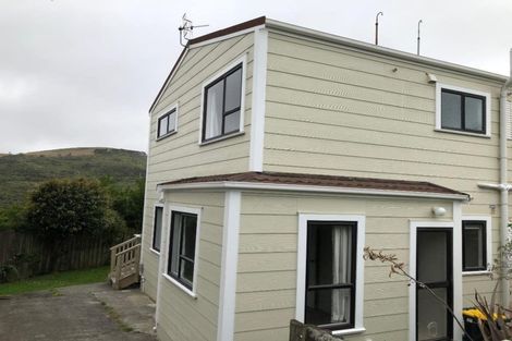 Photo of property in 33a Sunhaven Drive, Newlands, Wellington, 6037