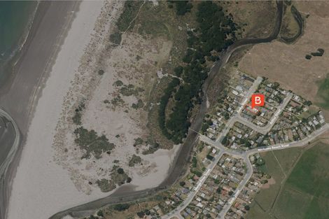 Photo of property in 17 Drake Street, Waikawa Beach, Manakau, 5573