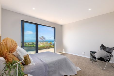 Photo of property in 63 Moncks Spur Road, Redcliffs, Christchurch, 8081