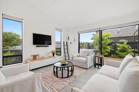 Photo of property in 28 Harding Drive, Papamoa Beach, Papamoa, 3118