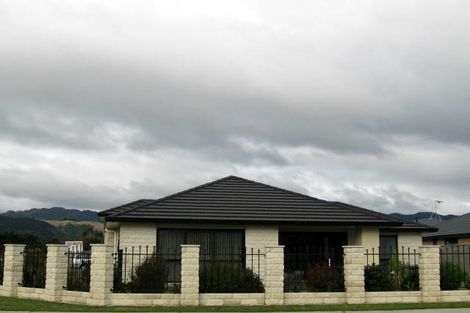 Photo of property in 29 Holcombe Drive, Paraparaumu, 5032