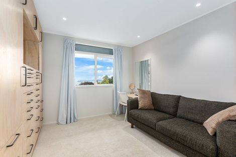 Photo of property in 5 Christina Grove, Normandale, Lower Hutt, 5010
