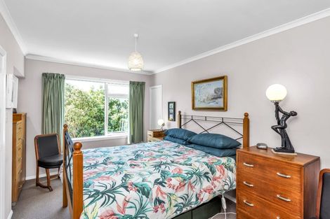 Photo of property in 127 Renown Road, Raumati South, Paraparaumu, 5032