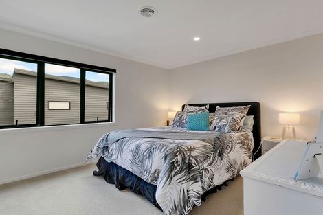 Photo of property in 8/9 Surrey Street, Tawa, Wellington, 5028