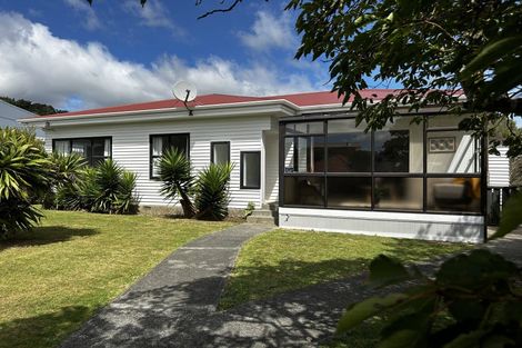 Photo of property in 32 Mexted Terrace, Tawa, Wellington, 5028