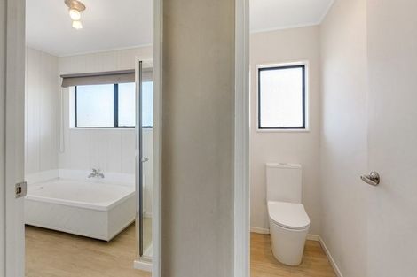 Photo of property in 1/42 Lexington Drive, Botany Downs, Auckland, 2010