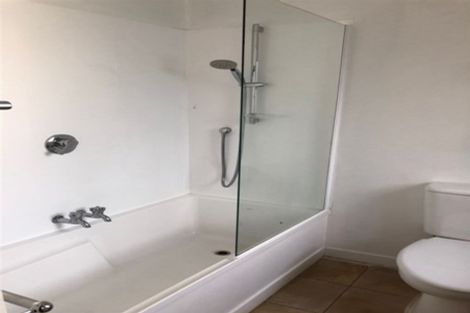 Photo of property in 20a Rutland Road, Stanley Point, Auckland, 0624