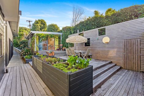 Photo of property in 9 Ferndale Avenue, Leigh, 0985