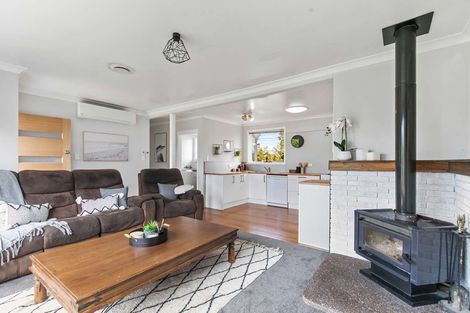 Photo of property in 13 Cooper Place, Papakura, 2110