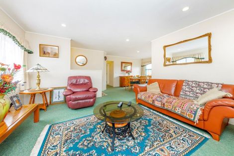 Photo of property in 2a Waiari Road, Conifer Grove, Takanini, 2112