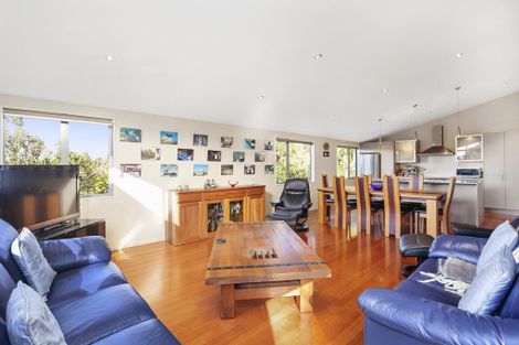 Photo of property in 186b Old Titirangi Road, Titirangi, Auckland, 0604
