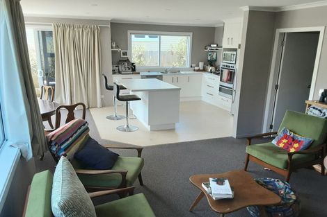 Photo of property in 10 Larsen Crescent, Tawa, Wellington, 5028