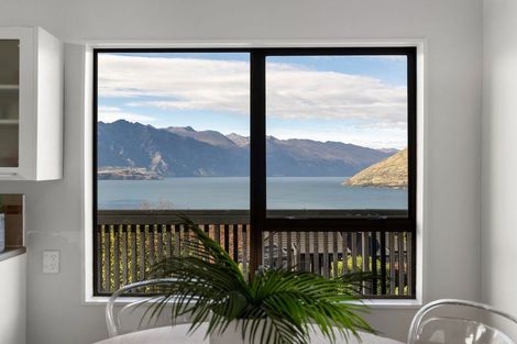 Photo of property in 44 Wynyard Crescent, Fernhill, Queenstown, 9300