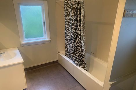 Photo of property in 20 Athol Place, Ravensbourne, Dunedin, 9022