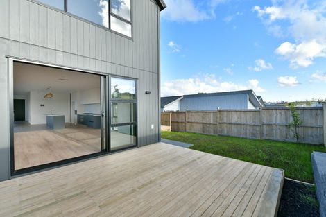 Photo of property in 15 Makenu Crescent, Wainui, Silverdale, 0992