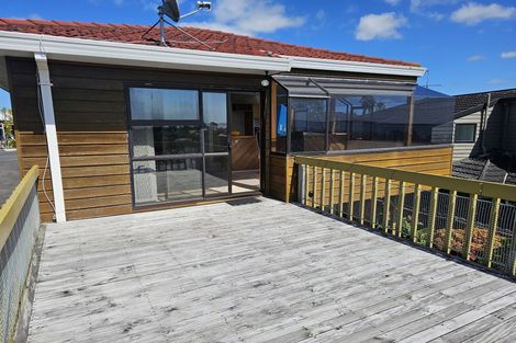 Photo of property in 1/979 Beach Road, Torbay, Auckland, 0630