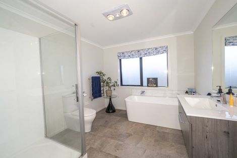 Photo of property in 2 Tarata Grove, Lansdowne, Masterton, 5810